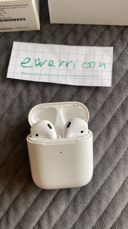 Airpods2.jpg